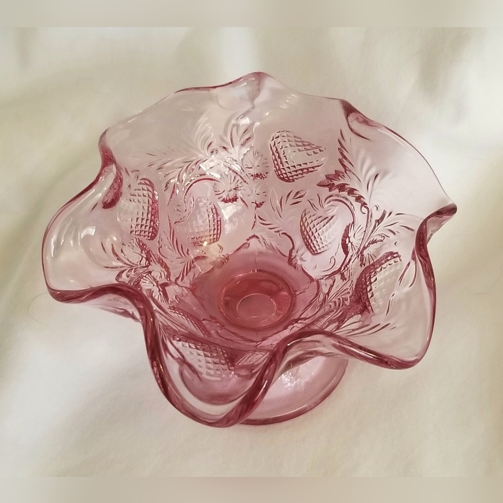 Vintage Fenton Glass Pink Ruffled Strawberry Design Footed Bowl-Original Sticker - Picture 2 of 5